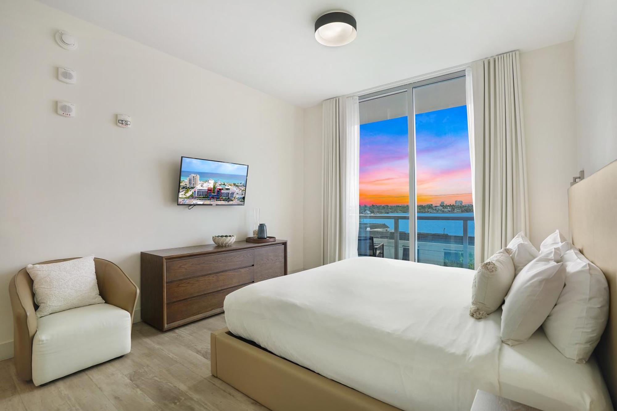 Ch Luxury Condos & Studios On The Beach Hollywood Room photo