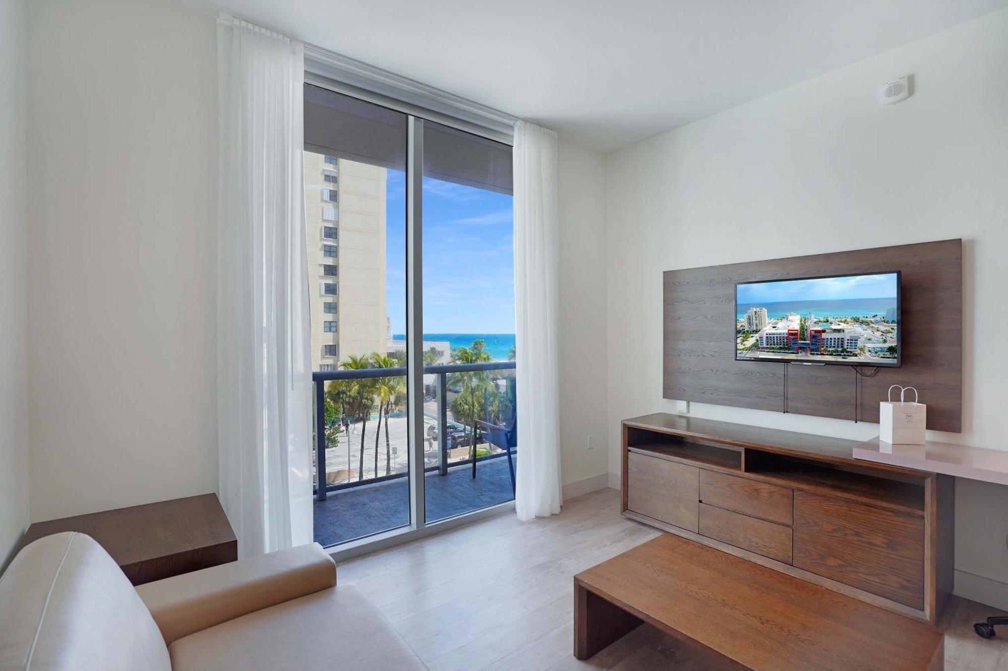 Ch Luxury Condos & Studios On The Beach Hollywood Room photo